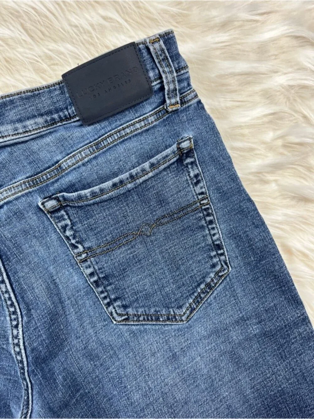 Lucky Brand 121 Jeans Men's 36x30 Mid Rise Straight Leg Medium Wash